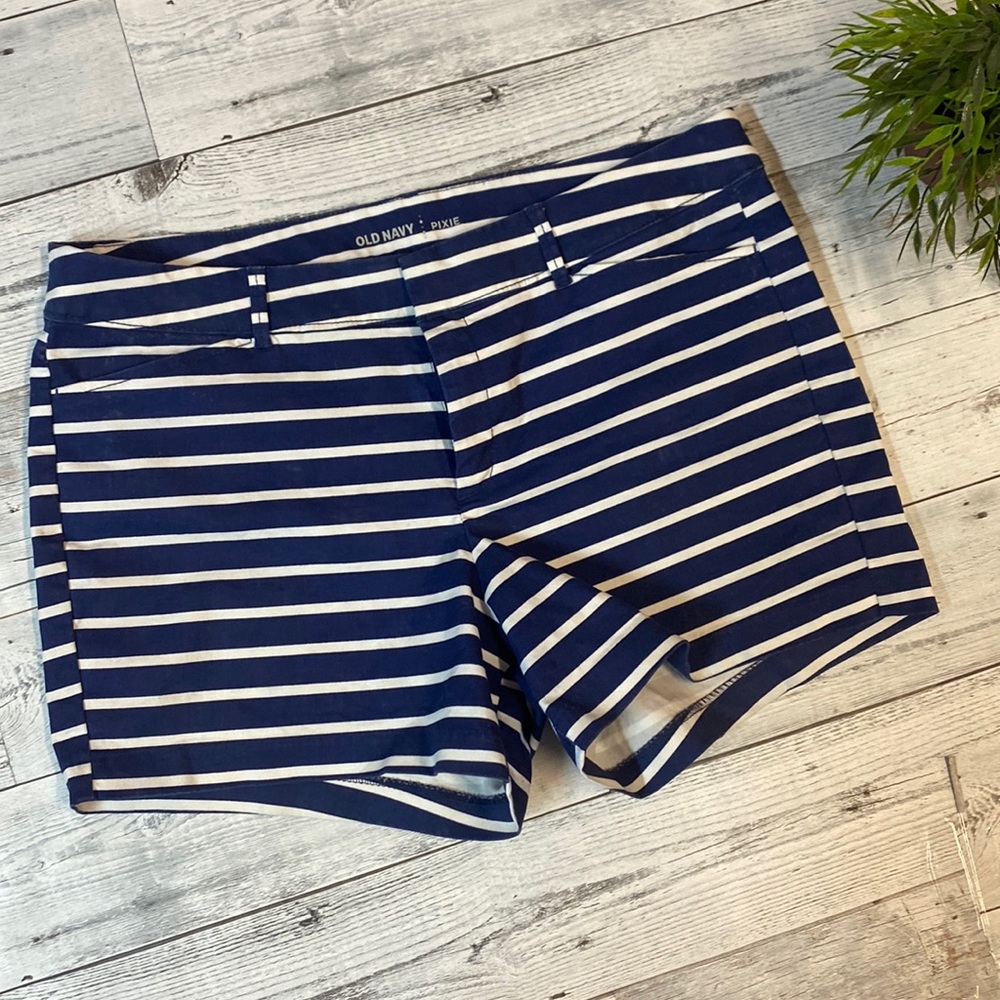 Old Navy Pixie stripped shorts 10